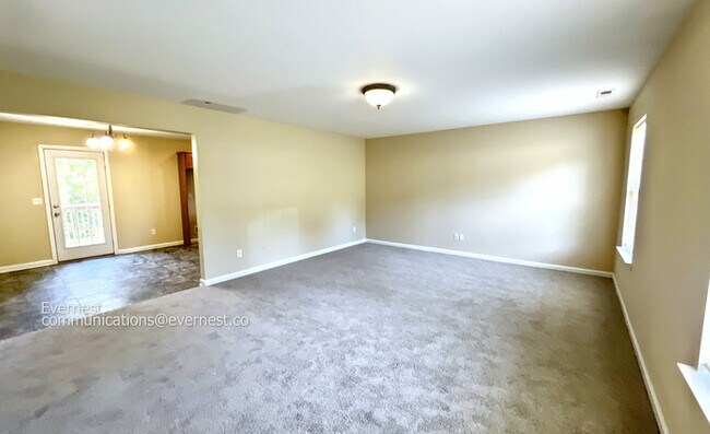 Foto del edificio - 181 Fox Crest Dr SW