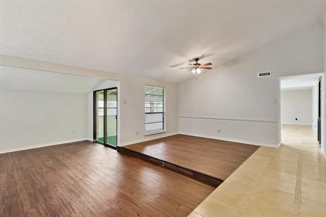 Foto del edificio - 804 Forest Glen Dr
