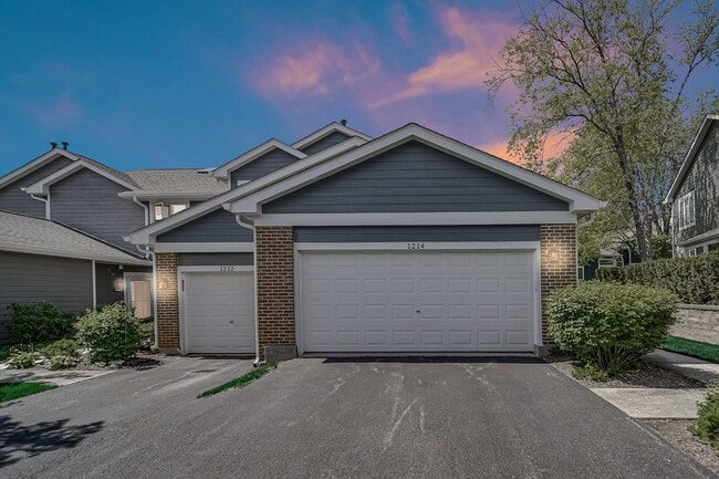 Building Photo - 1214 S Parkside Dr