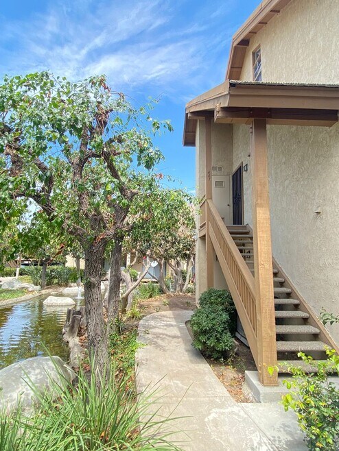 Attn Irvine!  Remodeled Upper 2 bed, 2 bath condo