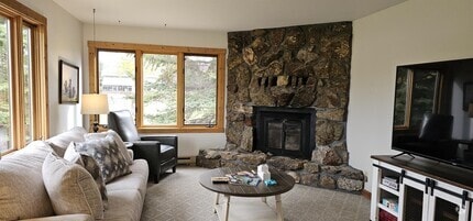 Building Photo - 600 Ponderosa Dr