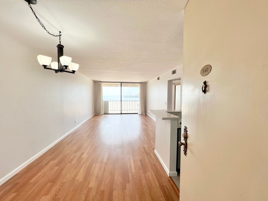 Primary Photo - Oceanfront Top-Floor Condo – 1 Bed, 1 Bath...