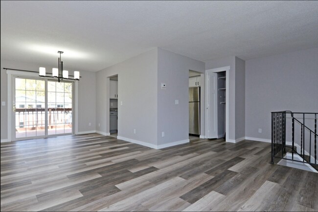 Foto del edificio - 9201 Forest View Lane-