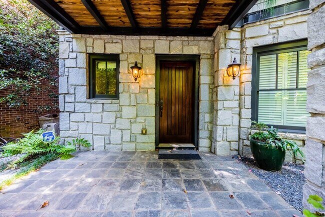 Foto del edificio - 470 Hamilton St SE