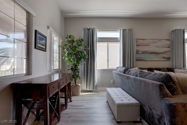 Foto del edificio - 755 Cam Del Ray