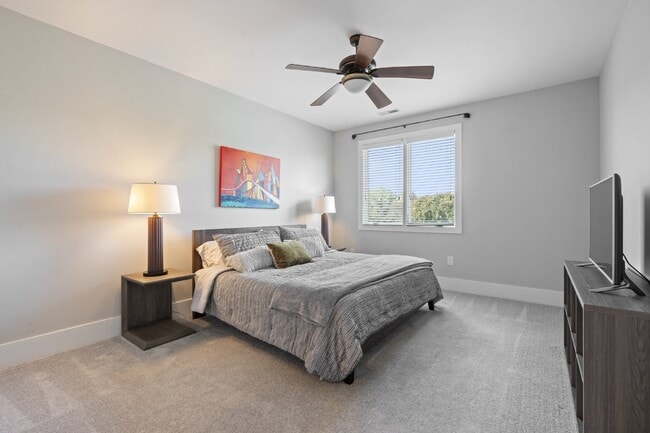 Building Photo - Luxurious 3-Bedroom Condo in Chapel Hill -...