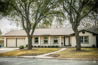 Building Photo - 3006 Albin Dr