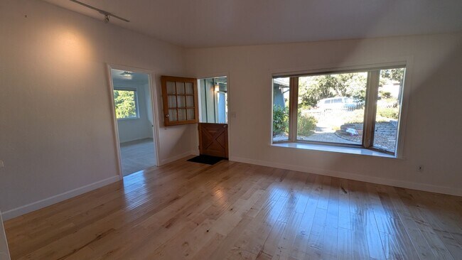 Foto del edificio - Bright and Cozy 3 Bedroom Home In Pacific ...