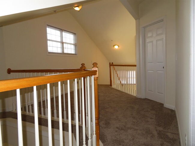 Building Photo - 8842 Fairview Bluff