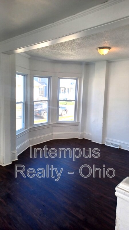 Foto del edificio - 2070 W 105th St