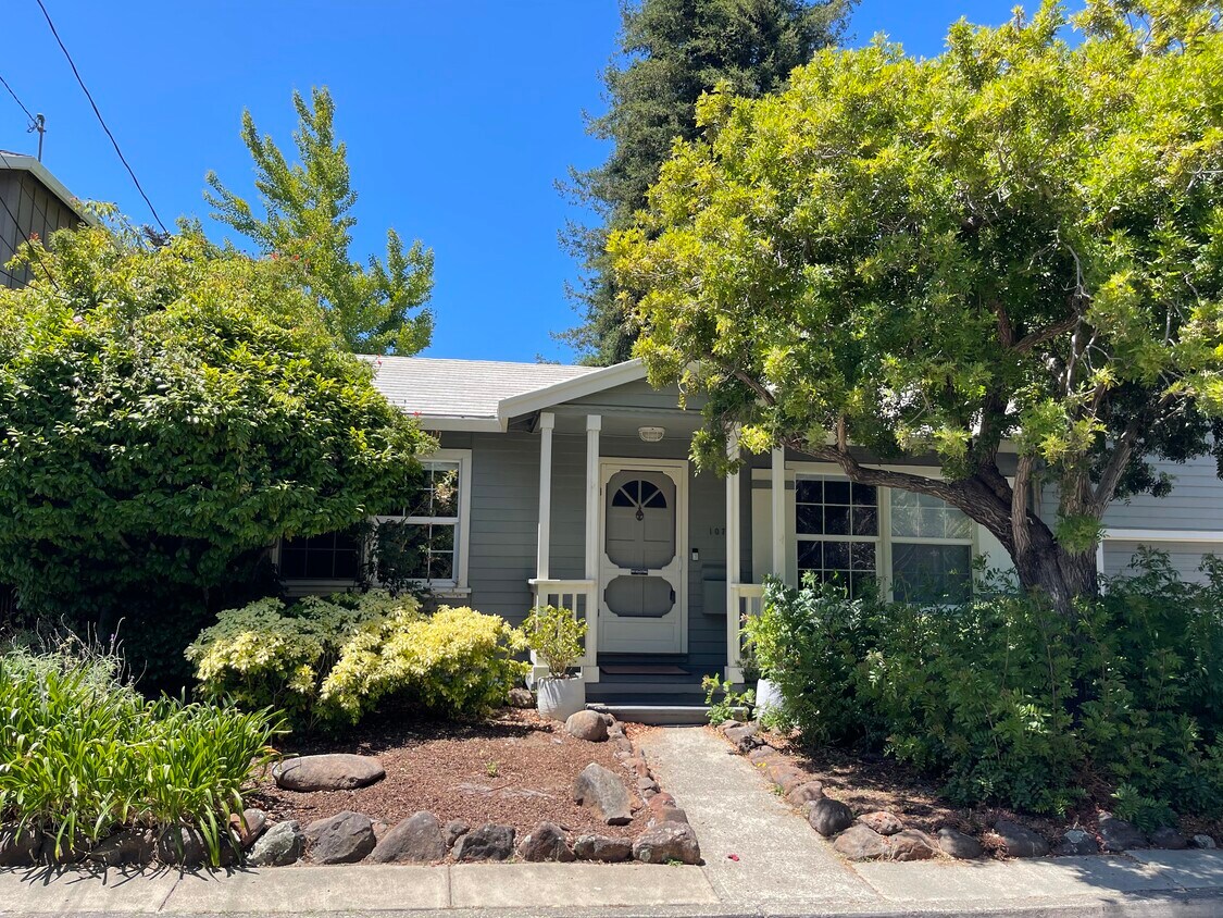 Foto principal - 107 Holcomb Ave