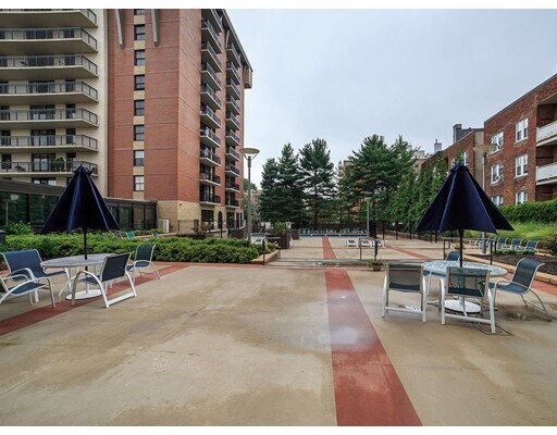 Foto del edificio - 60 Longwood Ave