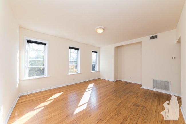 Building Photo - 3000 N Whipple St