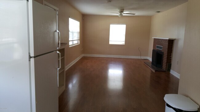 Building Photo - 1047 Riverdale Dr