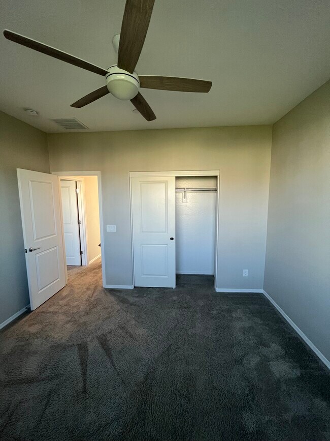 Foto del edificio - 1636 E Dogwood Ln