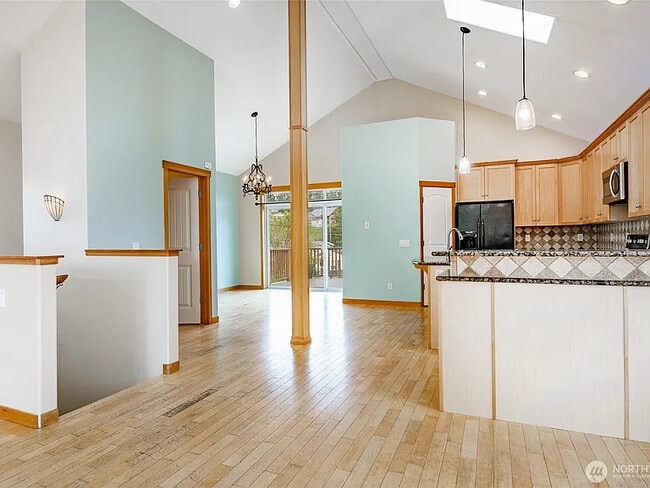 Building Photo - 4824 Willow Dr