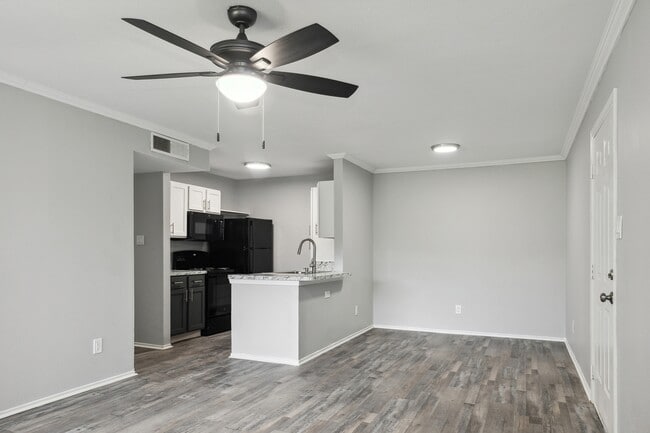 Building Photo - Remington Place