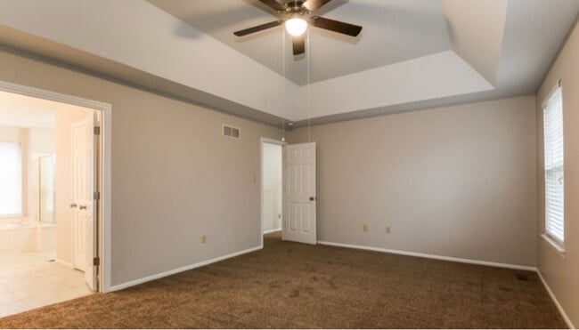 Building Photo - 805 Arlington Glen Dr