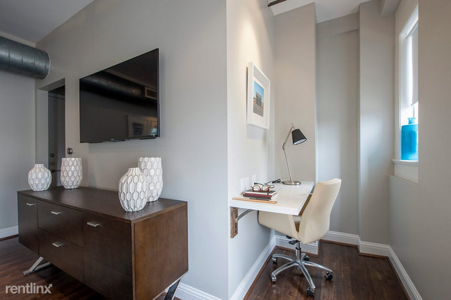 Building Photo - Studio, 1 bath Flat - 1001 Texas St 485