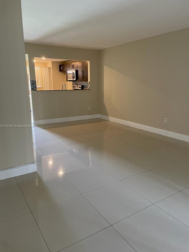 Foto del edificio - 850 NE 209th Terrace