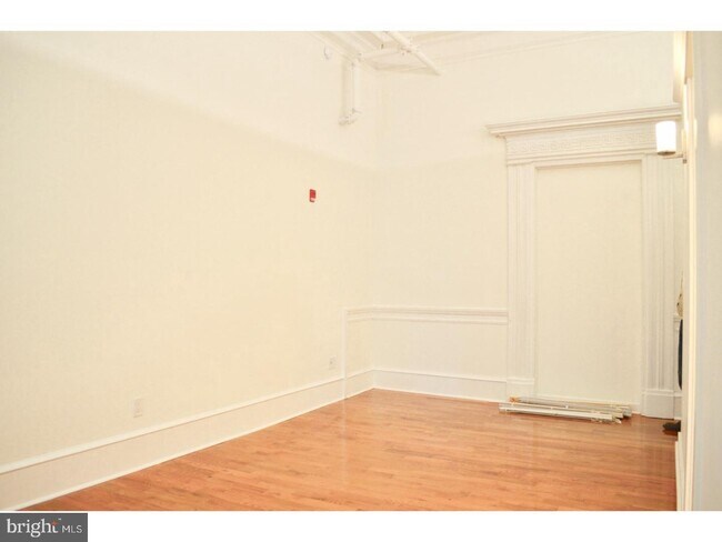 Building Photo - 1300 Spruce St