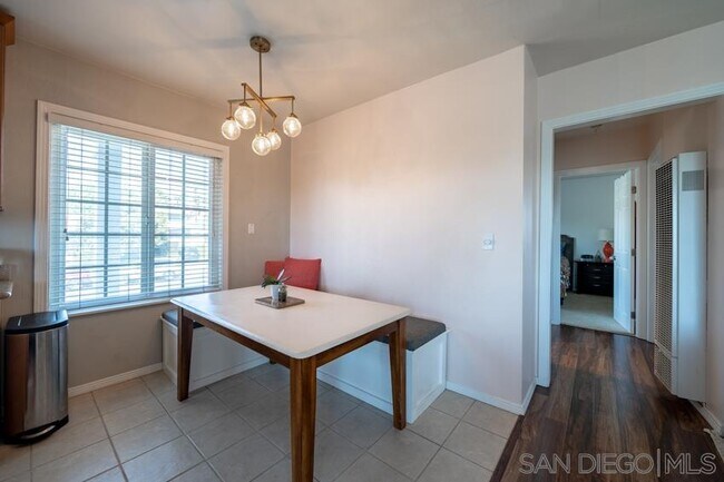 Building Photo - 839 Sapphire St