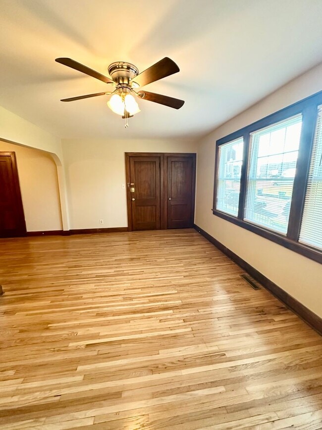 Foto del edificio - 24 W Tulane Rd