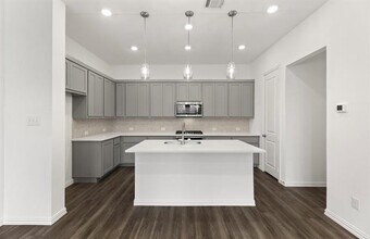 Building Photo - 1064 Old Rosebud Dr