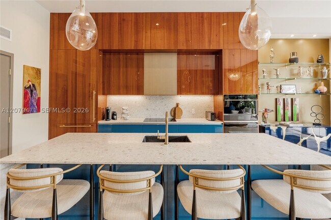 Foto del edificio - 2678 Tigertail Ave