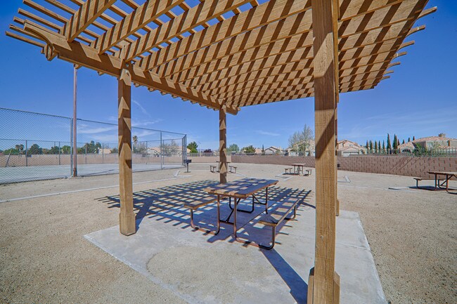 Foto del edificio - Woodlands West Townhomes