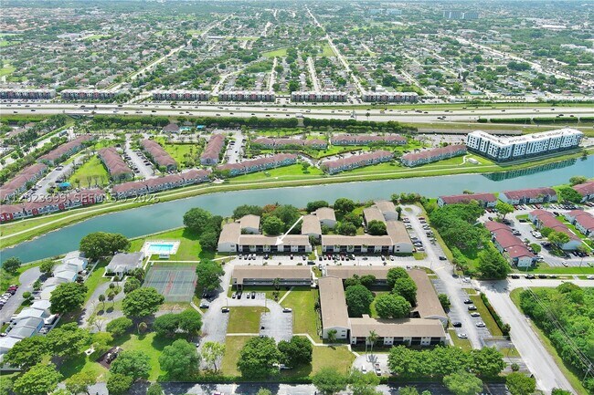 Foto del edificio - 10370 SW 220th St