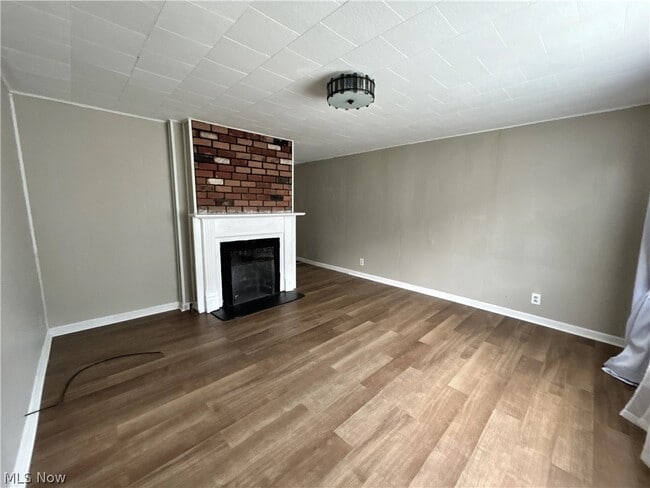 Building Photo - 2370 W 23rd St