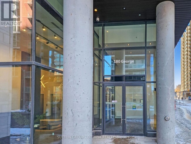 Building Photo - 180 George St