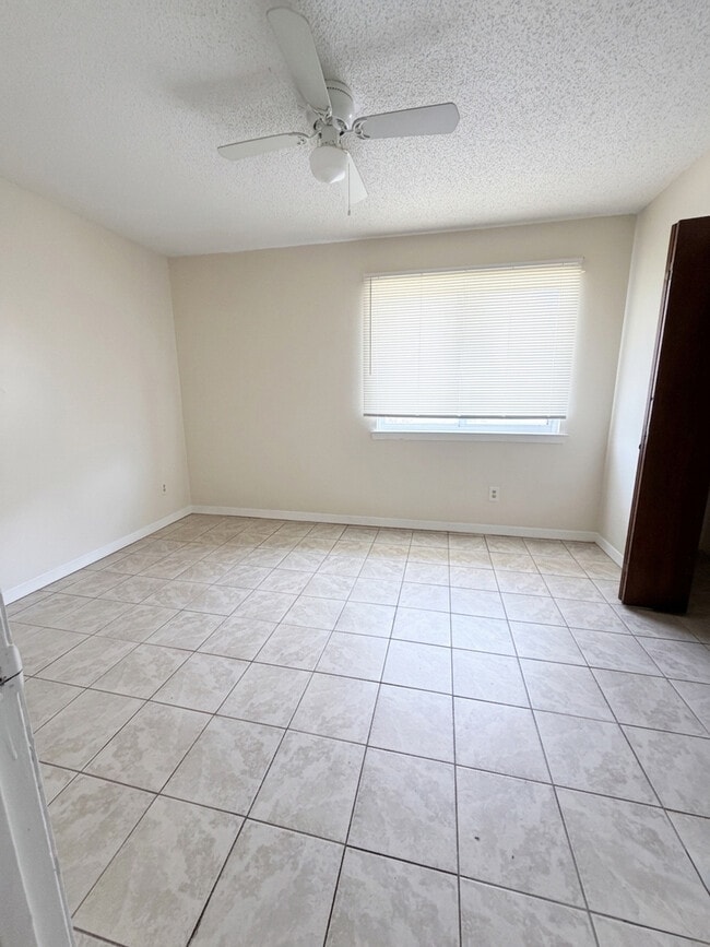 Building Photo - 535A S 61st Ave