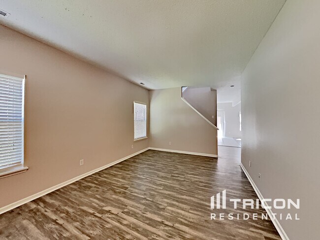 Foto del edificio - 3703 Whistlewood Ln