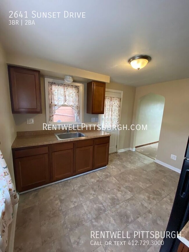 Foto del edificio - 3 Bedroom Home in West Mifflin