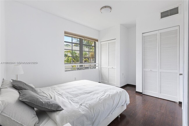 Building Photo - 435 21st St