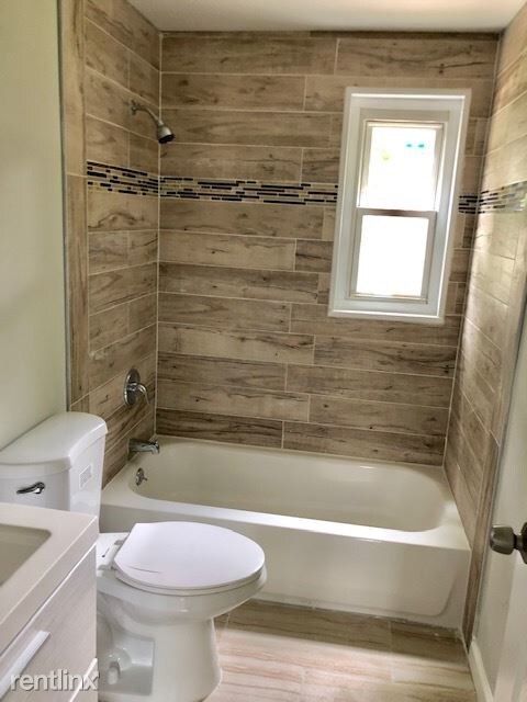 Building Photo - 2 br, 1 bath  - 530 Eastern St # E17
