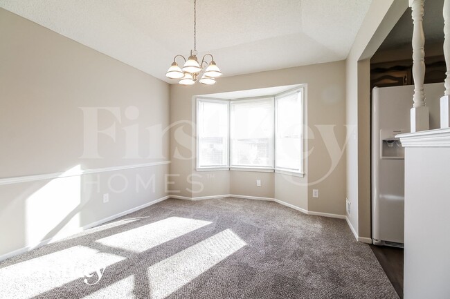Building Photo - 525 Sunset Ln