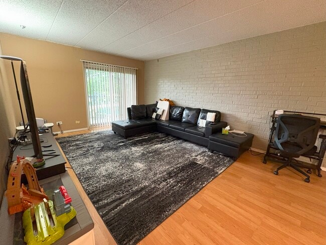 Building Photo - 3854 S Parkway Dr
