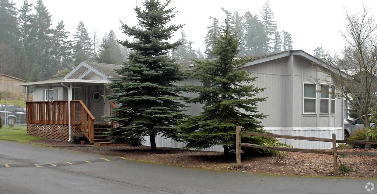 Country West Mobile Home Park Apartments in Puyallup, WA