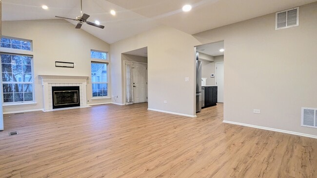 Foto del edificio - 1628 Columbia Cir