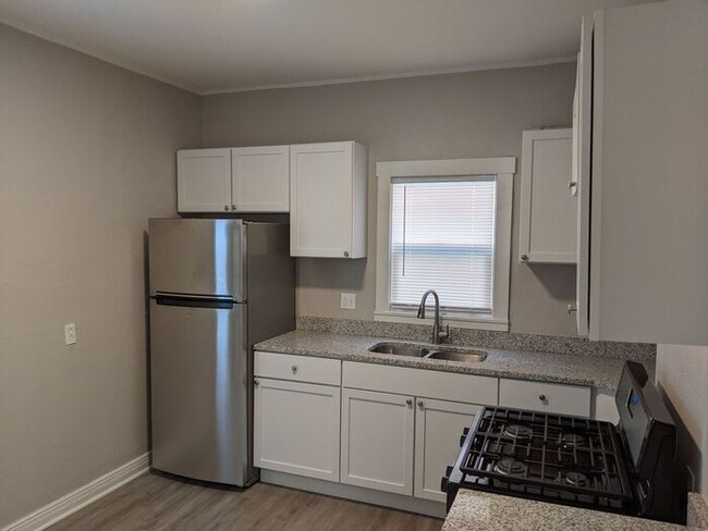 Building Photo - Don't miss out call RENU Property Manageme...