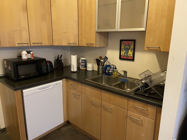 Lavavajillas - 325 N Gardner St