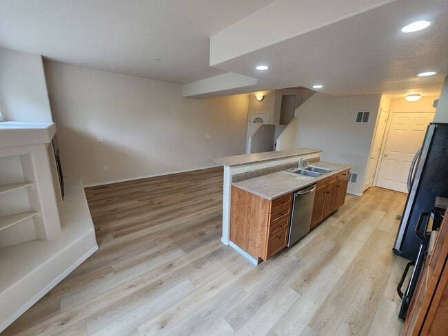 Foto del edificio - 3 Bedroom Townhome in Gated Community
