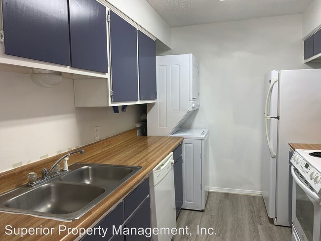 Building Photo - 4660 Pontchartrain Dr