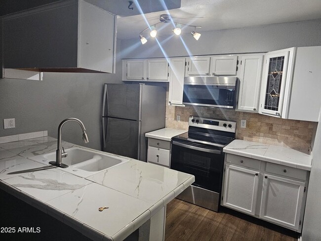 Building Photo - 286 W Palomino Dr