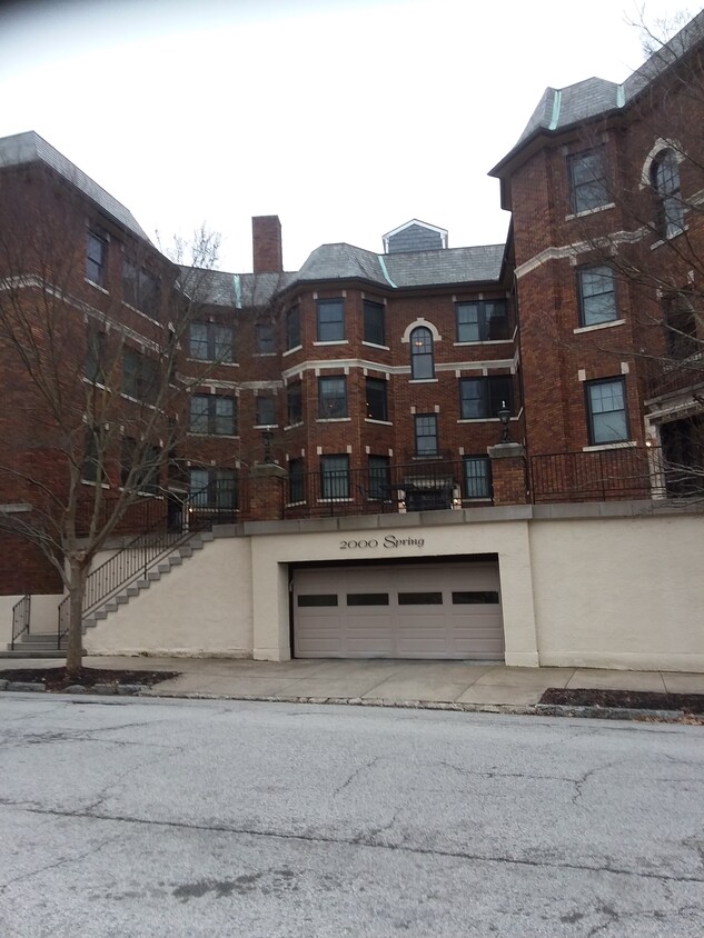 Primary Photo - 2000 Spring Dr