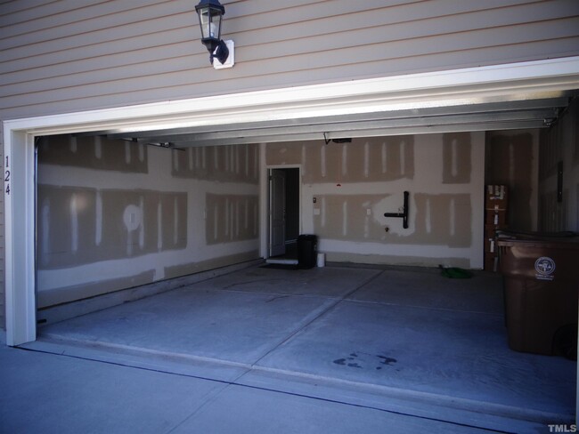 Building Photo - 124 Ashlar Ct