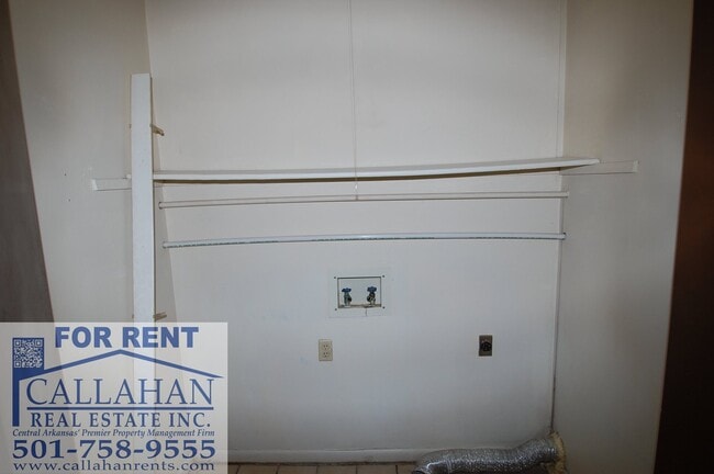 Building Photo - 8204 Woodview Dr E